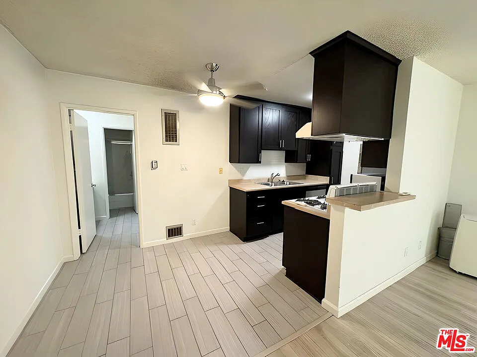1 bed, 1.0 bath, $2,295 — Photo 4