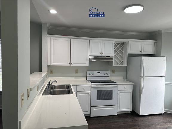 3rd image of 7528 Claymont Dr