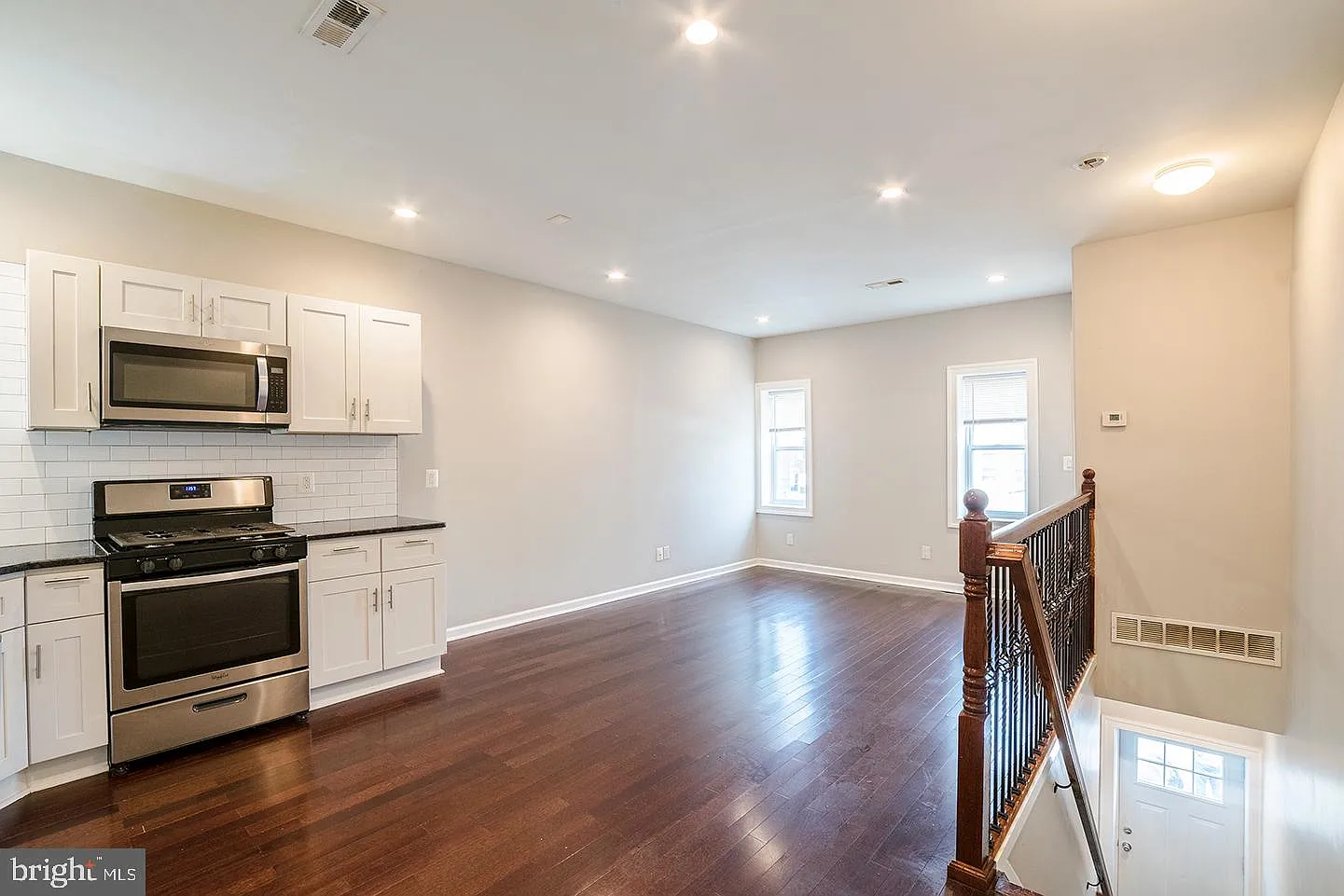 2 bed, 1.0 bath, $1,195 — Photo 3