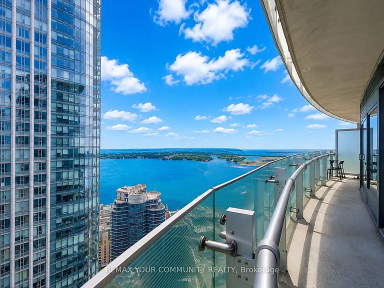 12 York St S #5102 — Photo 32