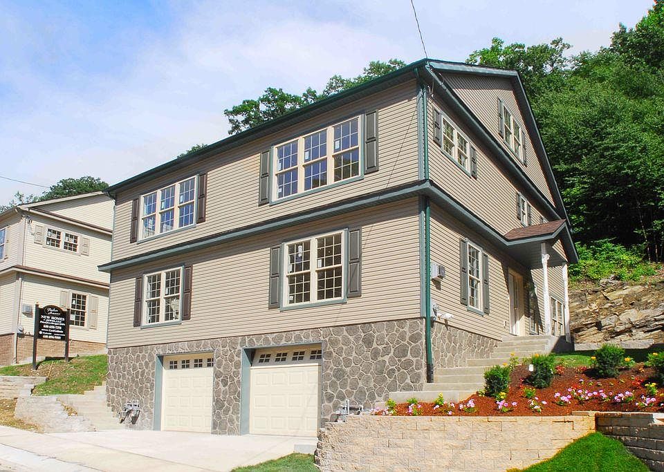 1st image of 323 Thyme Ln