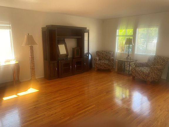 5th image of 1321 Tourmaline St