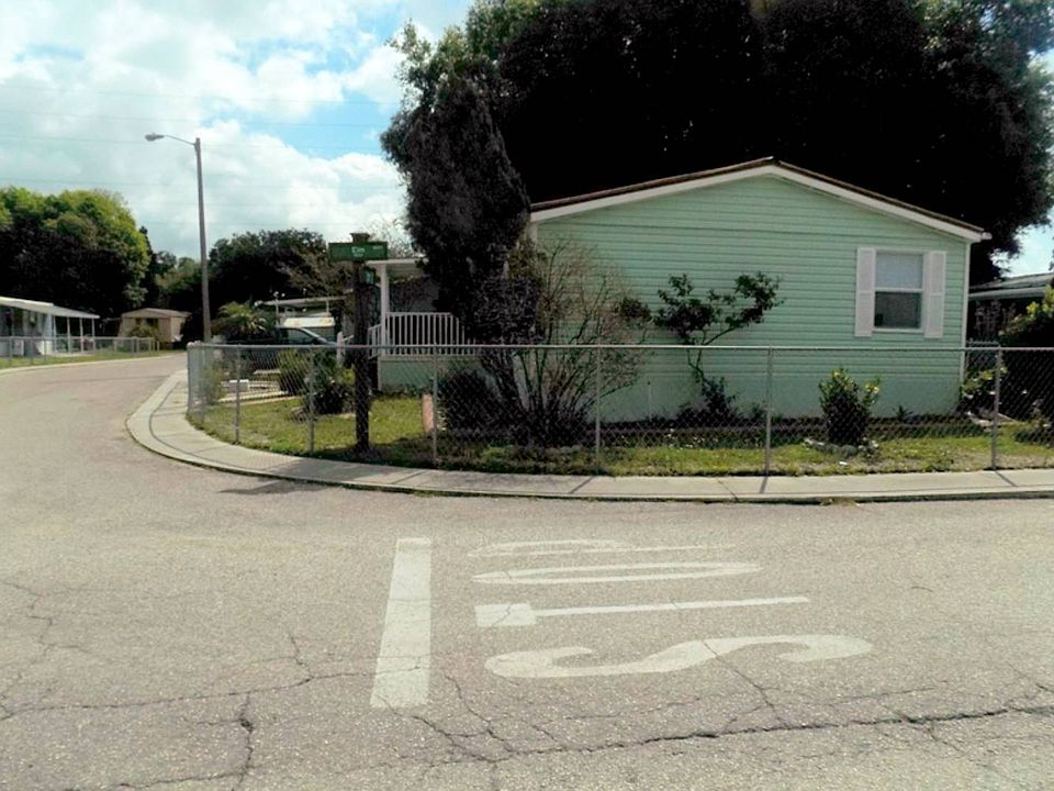 1st image of 9825 Elm Way