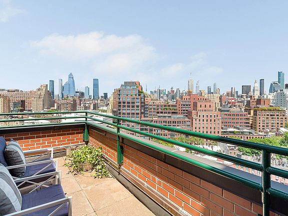 5th image of 15 Charles St APT 17D