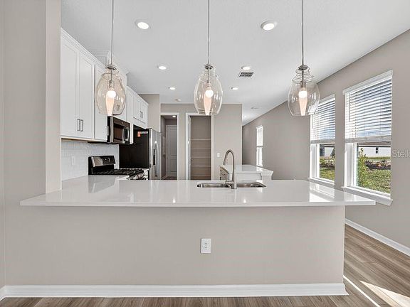 2nd image of 13407 Commons Ave