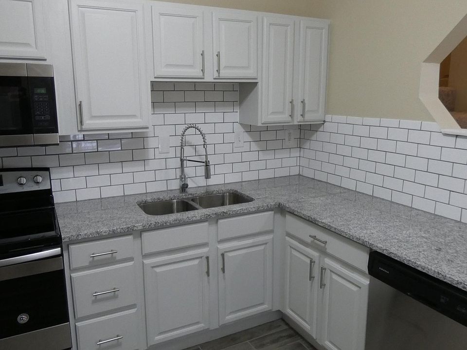 Renovated Kitchen with granite counters and brand new appliances!