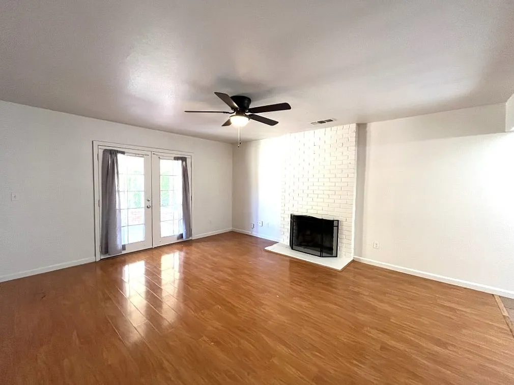 4 bed, 1400 sqft, $2,450 — Photo 2