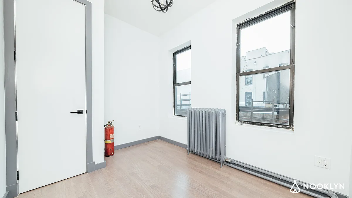Building Photo - 2553 Church Ave #3F
