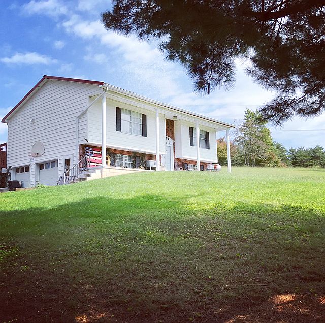 2nd image of 1295 Glades Rd