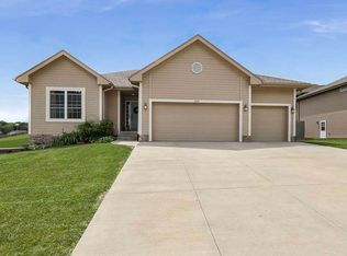 604 S 16th St, Fort Calhoun, NE 68023