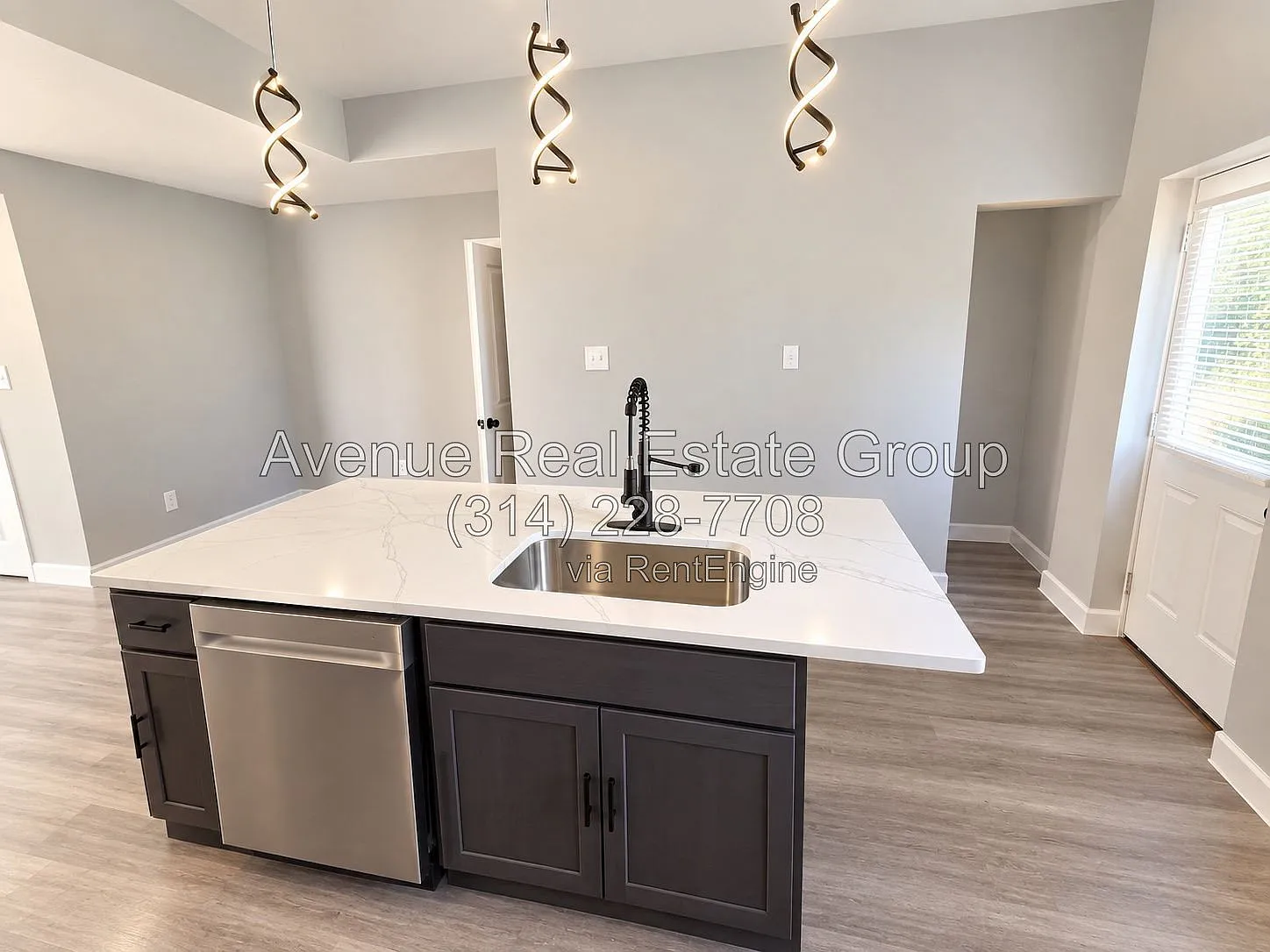 3 bed, 3.0 bath, 2028 sqft, $2,600 — Photo 4