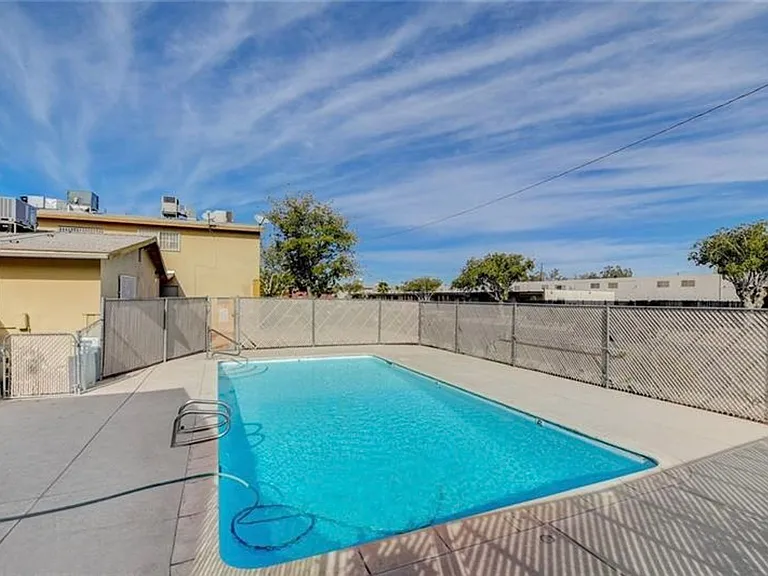 3841 Daisy St #19 — Photo 31