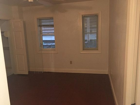 3rd image of 418 Warren Cres #7