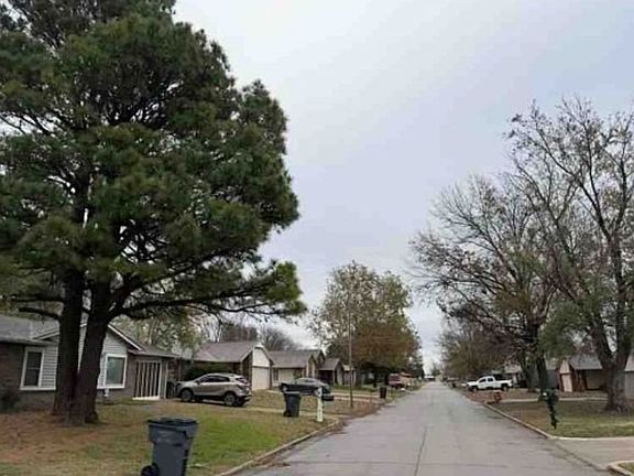 Exterior Neighborhood (street photo)