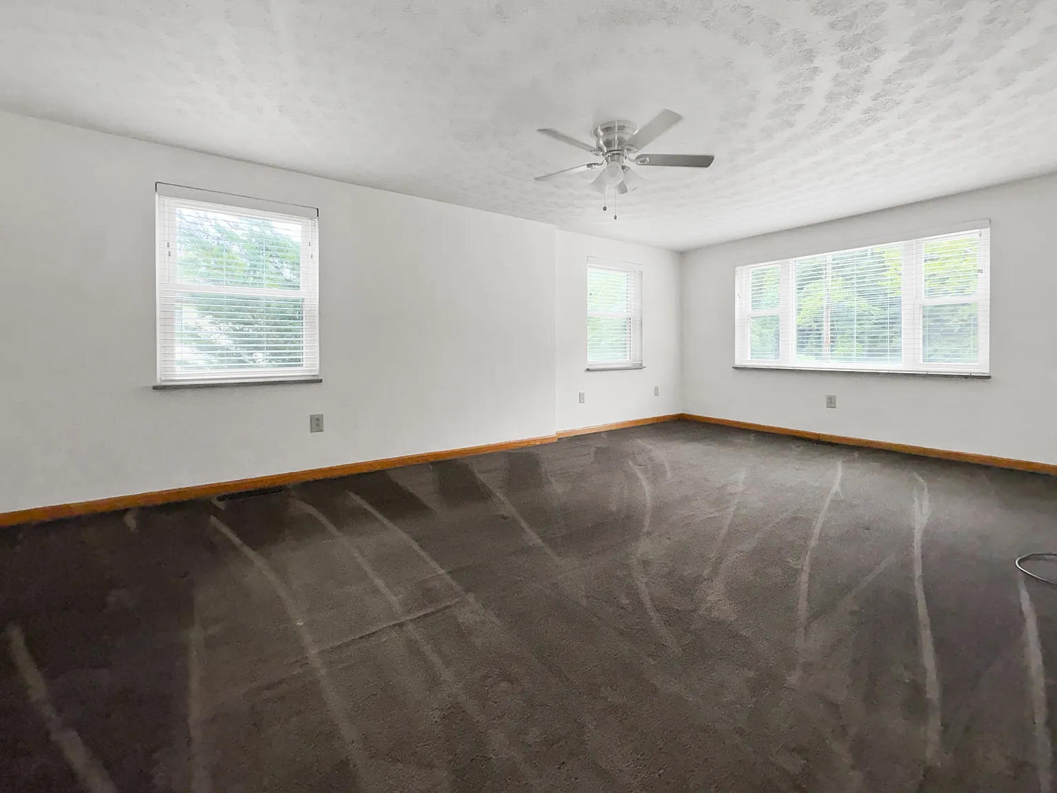 Spacious 3 Bedroom Home ? Convenient Charleston Location! — Photo 3