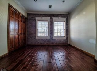 9 Downing St, Newark, NJ 07105