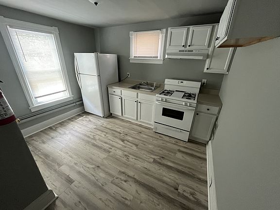 5th image of 408 Burlington Ave #2