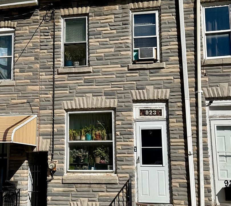 1st image of 923 Cotton St