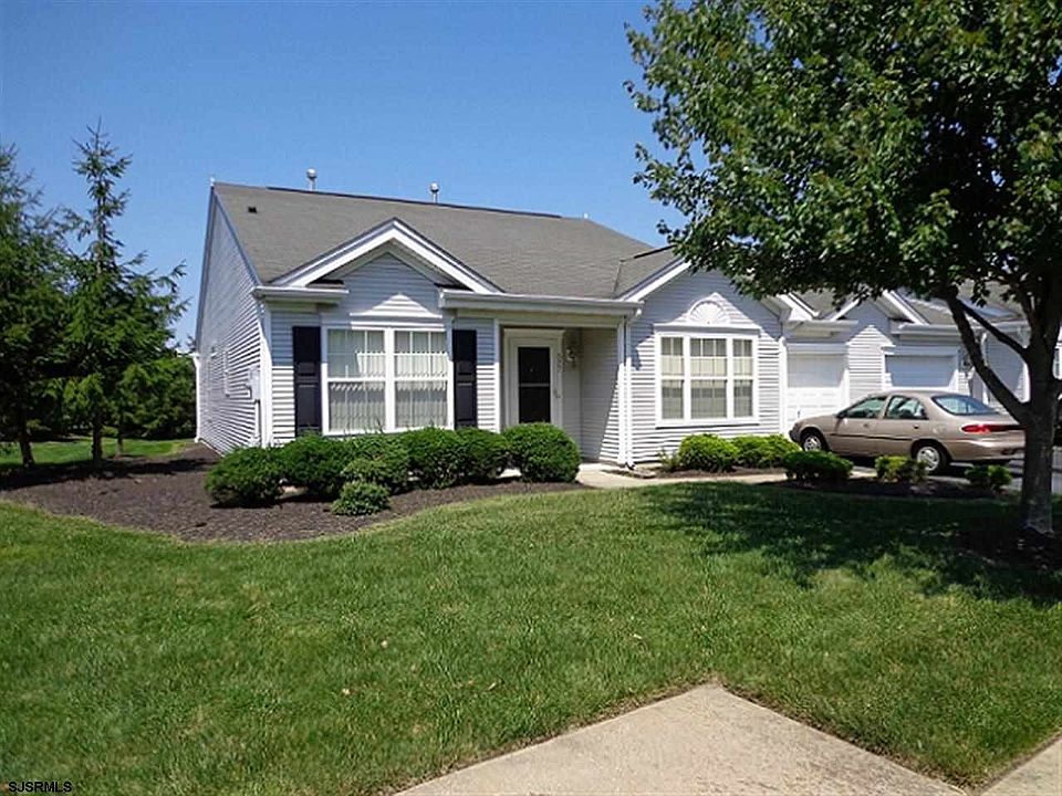 1st image of 627 Regency Dr #1