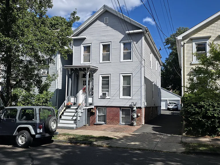 19 Nicoll St — Photo 1