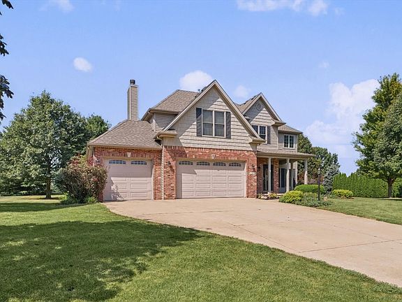 3rd image of 30 Long Grove Dr