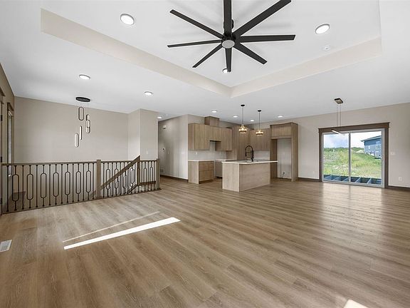 4th image of 523 Park View Ct