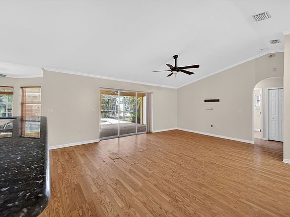 4th image of 6890 Circle Dr