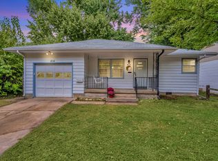 814 W 7th St, Newton, KS 67114