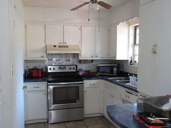 3rd image of 1330 Langley Ave