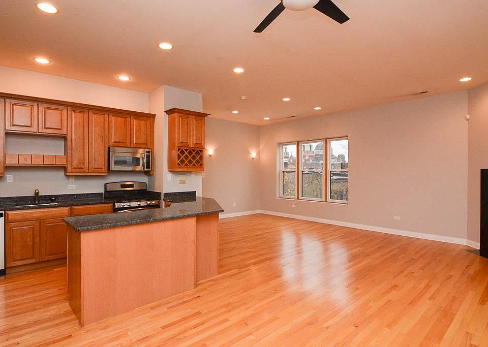 1st image of 1530 W Huron St #301