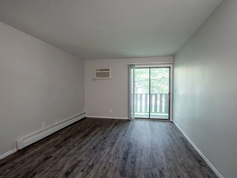 Oak Valley Apartments — Photo 17