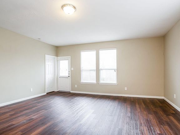 2nd image of 1010 Doubletree Glen Dr