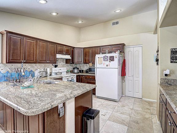 3rd image of 14209 N Westminster Pl