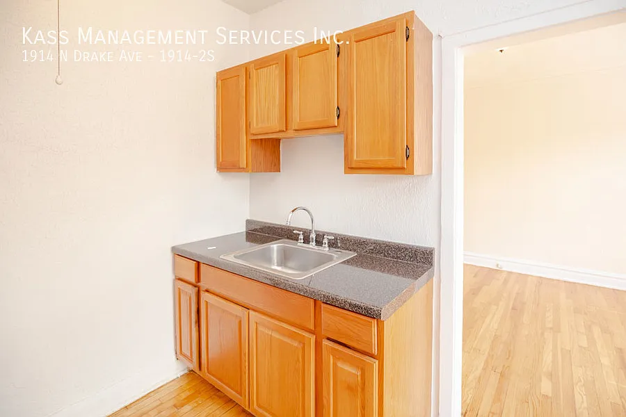 Building Photo - 1914 N Drake Ave #2S