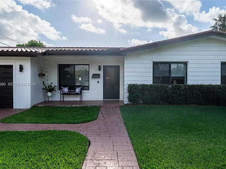 17901 SW 92nd Ct — Photo 4