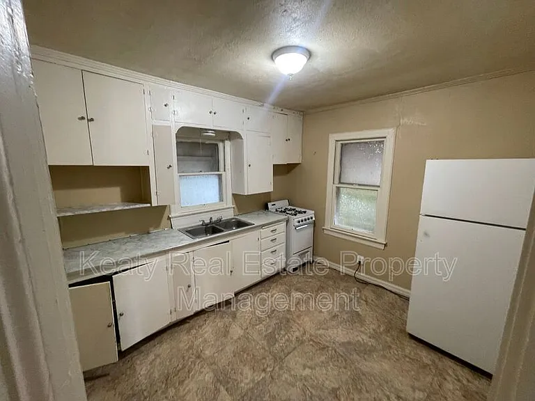 409 Silkwood St — Photo 6