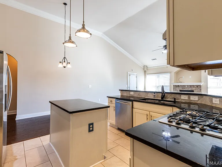 9212 Concord Park Dr — Photo 7