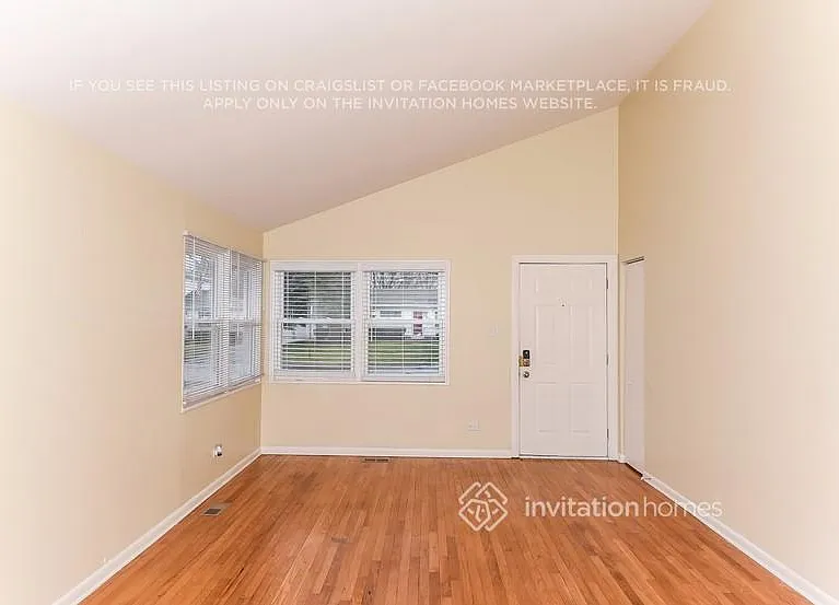439 N 3rd Ave — Photo 2