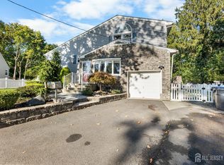 16 Turner Ct, Metuchen, NJ 08840