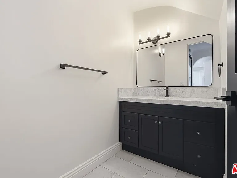 8908 Appian Way — Photo 15