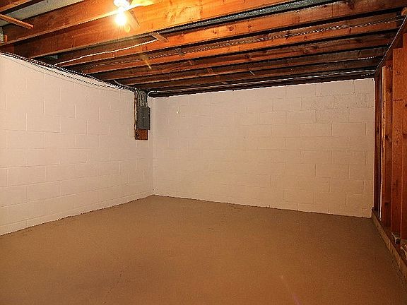 4th image of 310 Heritage Cir S