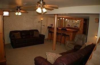 3rd image of 472 Farmview Dr
