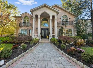 1087 Briar Way, Fort Lee, NJ 07024