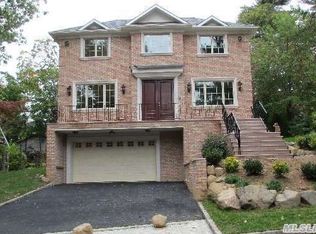 30 Valley View Rd, Great Neck, NY 11021