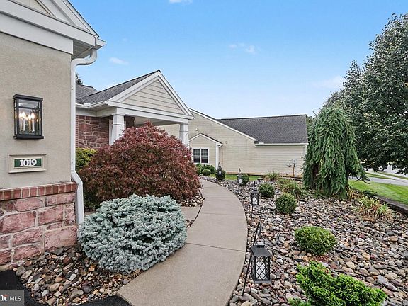 2nd image of 1019 Alden Way