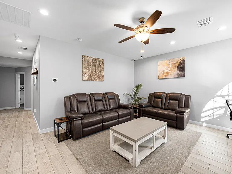 1614 Merritt Dr — Photo 1