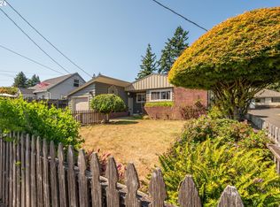 1458 Juniper Ave, Coos Bay, OR 97420