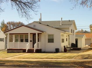809 16th St NW, Minot, ND 58703