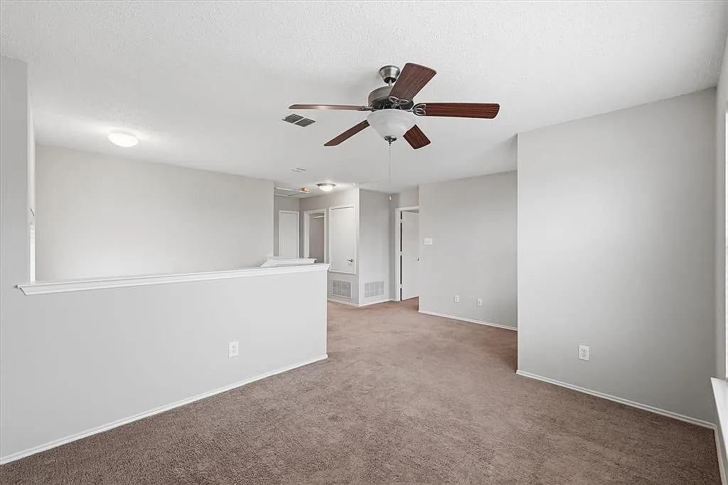 3 bed, 2207 sqft, $2,500 — Photo 3