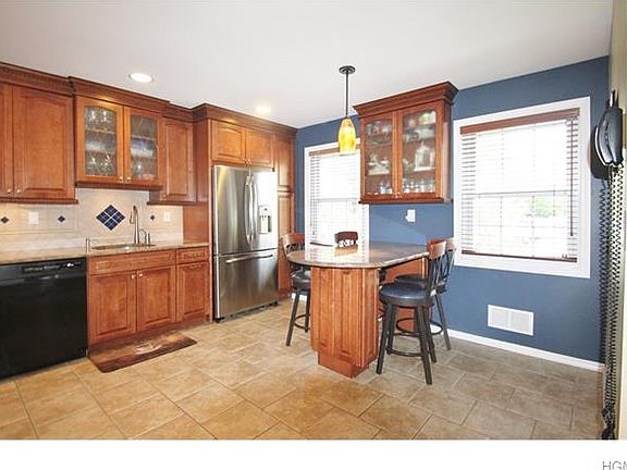 4th image of 432 Genesee Ct